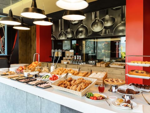 Daily buffet breakfast for a fee