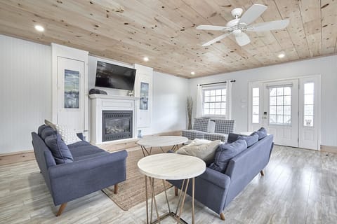 Living Room / Sitting Room