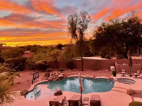 Sweet sunsets in the backyard at Pearl Circle