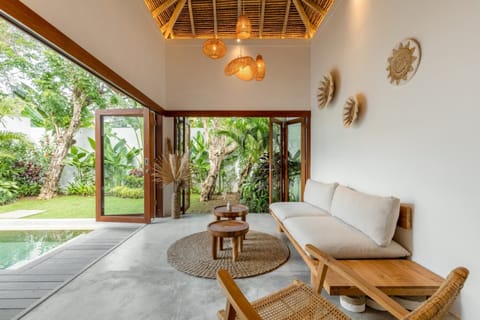 Basic Villa, 1 King Bed | Living room