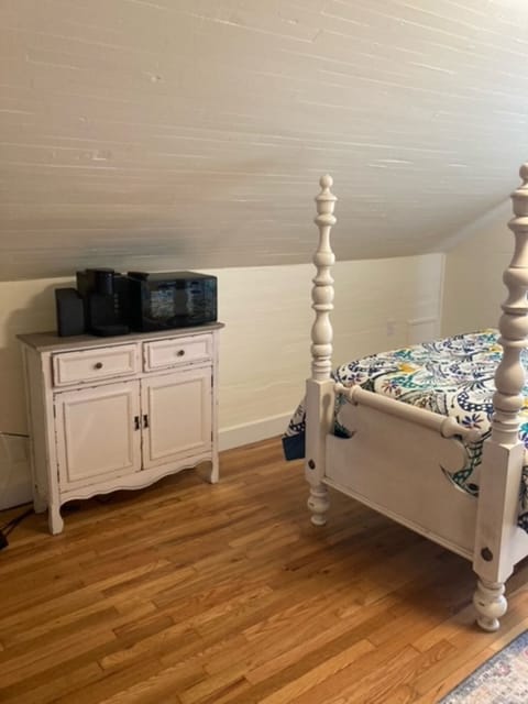 2ND FLOOR TWIN BEDROOM COFFEE BAR WITH MICROWAVE