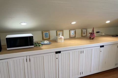 2ND FLOOR QUEEN ROOM COFFEE BAR WITH MICROWAVE