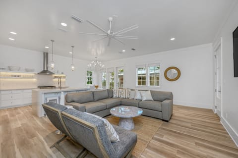 Luxurious open living room floor plan
