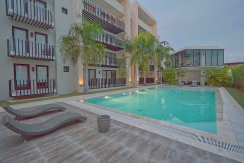 Tastefully decorated apartment with centric location near shops and restaurants (2078)