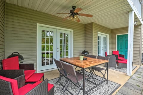Branson Vacation Rental | 2BR | 2BA | Stairs Required for Entry | 1,018 Sq Ft