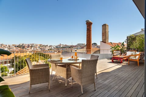 Luxurious apartment with a large terrace and a great view over Lisbon's rooftops