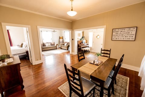 2kings&queen+twin+sofa  w/ kitchen+washer/dryer