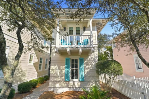 WELCOME TO SEASUITE IN SEASIDE, FLORIDA, DIRECTLY ACROSS FROM BE