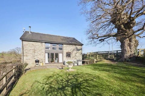 Tregaer Mill Barn, Dingestow - Host & Stay