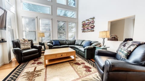 Furniture, Living Room, Room, Indoors, Couch