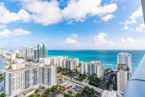 2430d1c2 e2e4 4683 a093 49f0f754283c