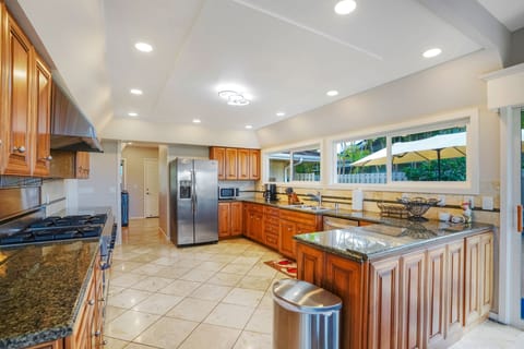 Indoor dining for the whole family!