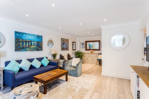 
Large Sitting Room with Sofa and a Sofa couch if required