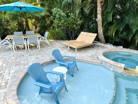 Plenty of pool seating to relax and enjoy the sun!
