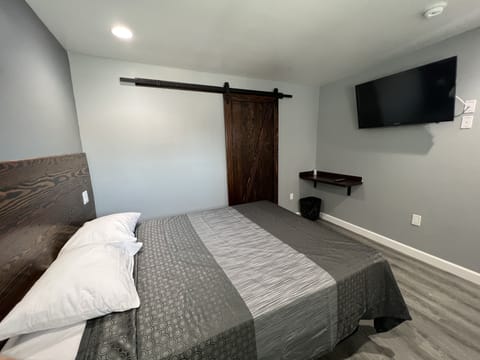 Premium bedding, individually furnished, desk, free WiFi