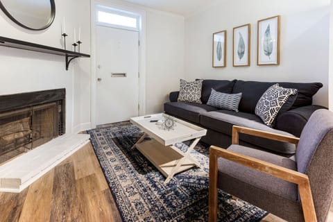 Welcome to Lynwood Collection on Forsyth 2B!