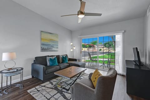 LIVING ROOM - Oranj Palm Vacation Homes.jpg