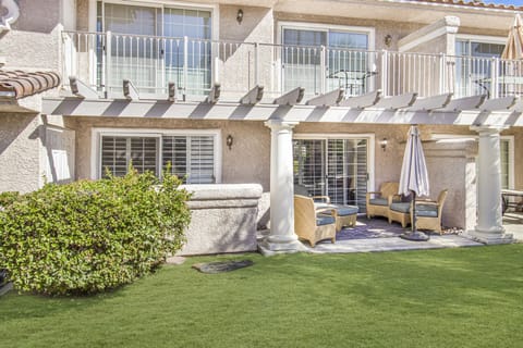 K0487 - Patio area and lawn