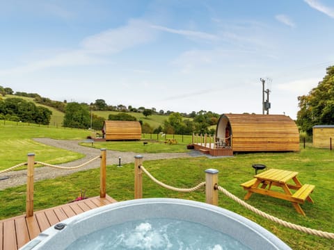 Hot tub | Brook Valley Glamping-Elm - Brook Valley Glamping, Llanfair Caereinion