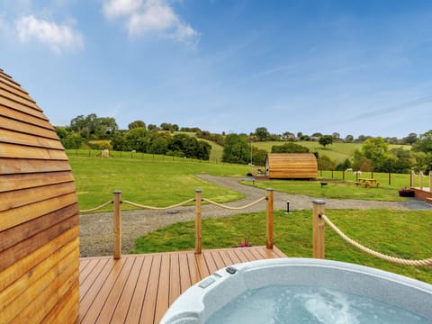 Hot tub | Brook Valley Glamping-Elm - Brook Valley Glamping, Llanfair Caereinion
