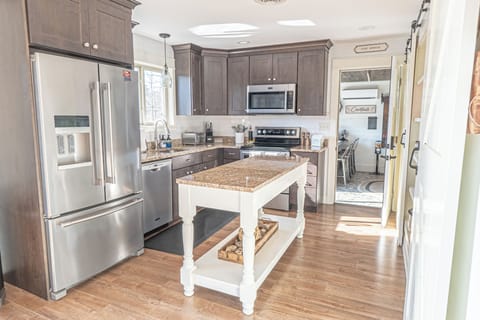 Full kitchen stocked with the basic kitchen essentials. 
