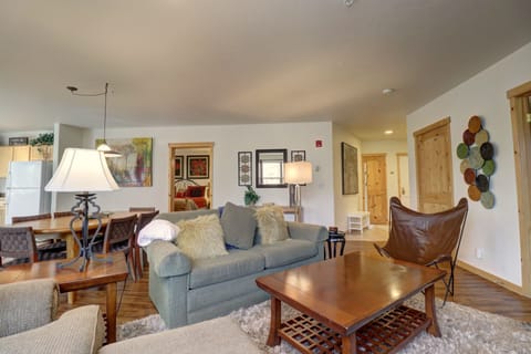 Condo, 2 Bedrooms | Living area | Smart TV