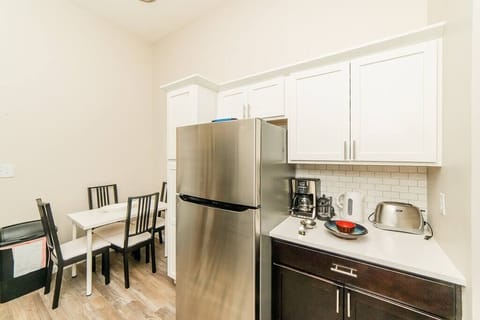 Additional kitchen pictures