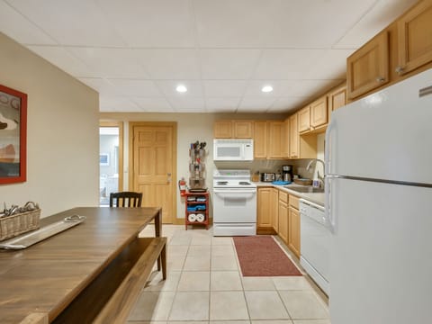 2nd full kitchen and eating space for families.