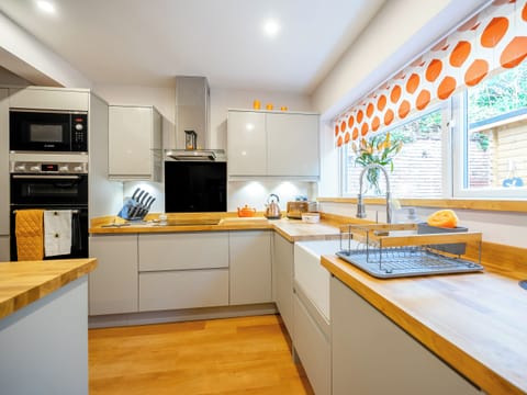 Kitchen | Hare Bee & Bee, Stratford Upon Avon