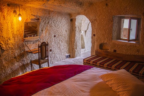 J.103 | Minibar, individually decorated, individually furnished, blackout drapes