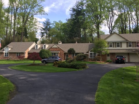 Park-like setting in leafy Bannockburn, Bethesda