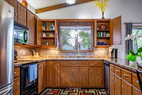 Fully equipped kitchen with a new large fridge (with ice maker) and dishwasher.