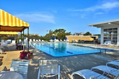 Community Pool & Tennis Courts