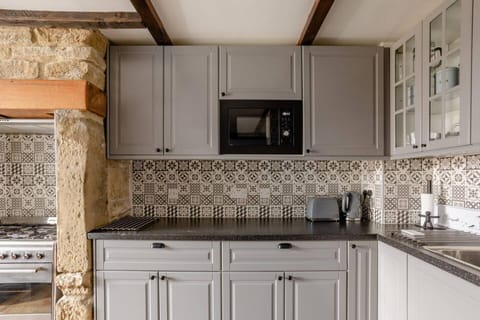 Apartment | Private kitchen | Fridge, microwave, oven, stovetop