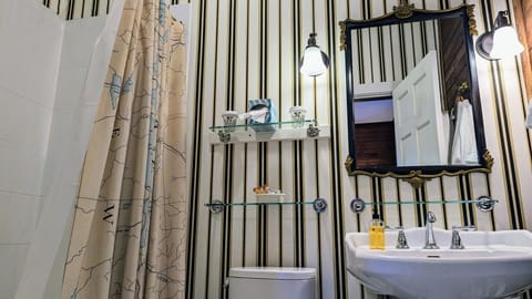 Bostwick Room Photo 04