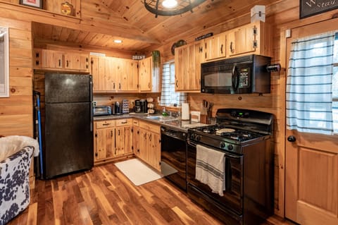 Prepare your favorite meals in the spacious, fully equipped kitchen.