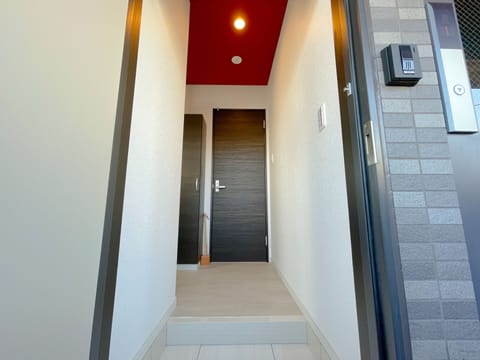 Deluxe Family Suite, Non Smoking | 1 bedroom, laptop workspace, soundproofing, iron/ironing board