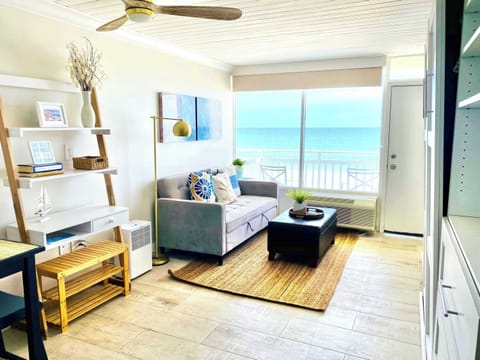 Amazing direct oceanfront view!