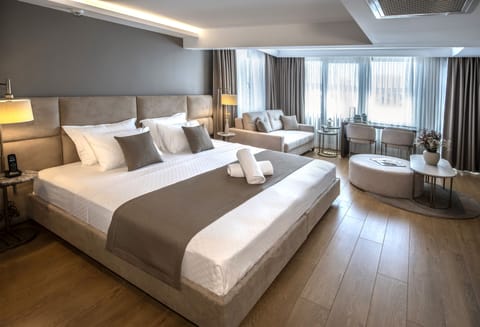 Exclusive Suite, 1 King Bed, Non Smoking, Balcony | 1 bedroom, premium bedding, minibar, in-room safe