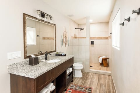 Luxury Double Room, Mountain View | Bathroom | Hair dryer, towels, soap, shampoo