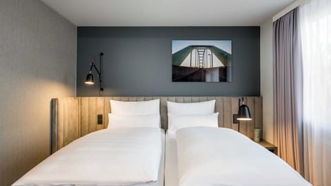 Apartment (no elevator) | Hypo-allergenic bedding, in-room safe, desk, soundproofing