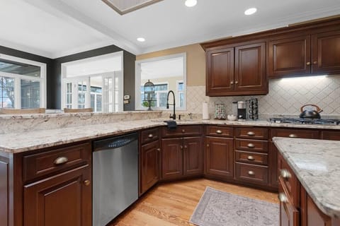 The kitchen features a dishwasher and Dacor gas range which is Samsung's ultra-premium product tier.  