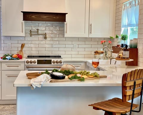 HI-end GE Cafe appliances, double oven and wash basin hi-top sink re-production 