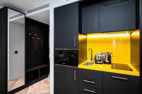 Studio Apartment | Private kitchenette | Full-size fridge, microwave, oven, dishwasher