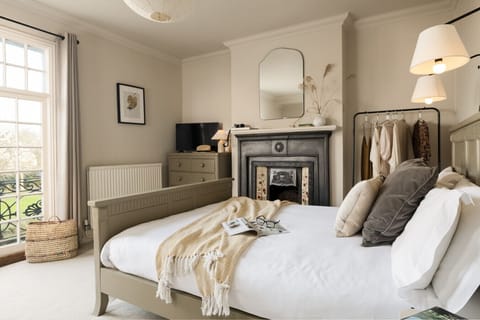 Morleys #1 - Queen size bed