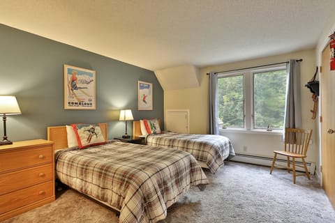 Studio room with two twin size beds