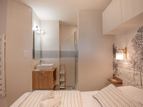 Property, Building, Furniture, Cabinetry, Comfort, Wood, Interior Design, Drawer, House