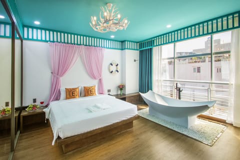 Luxury Double Room | Minibar, in-room safe, desk, free WiFi
