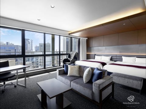 In-room safe, blackout drapes, soundproofing