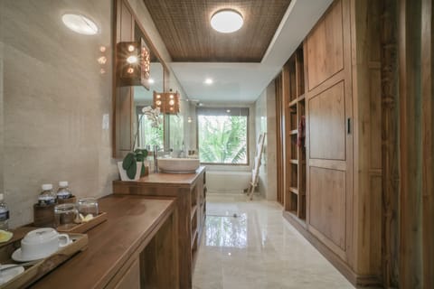 Suite Room Pool View | Bathroom | Separate tub and shower, hair dryer, towels, soap